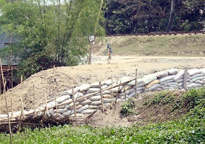 লাকসাম রেলওয়ে পূর্বাঞ্চলের কয়েক হাজার একরজমি গিলে খাচ্ছে জবর দখলকারীরা